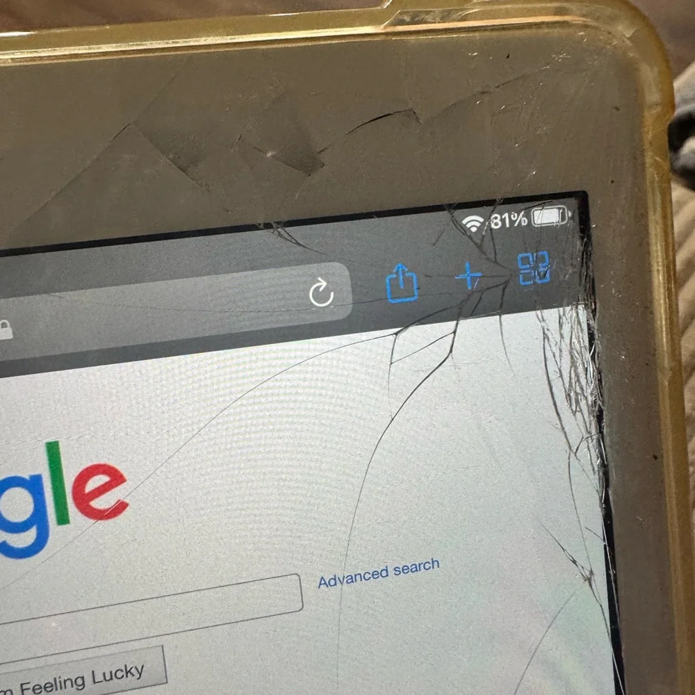 7th Gen iPad Tablet with Cracked Screen.